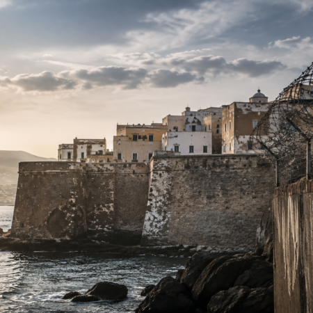Crise em Ceuta: por que milhares nadam até a Espanha?