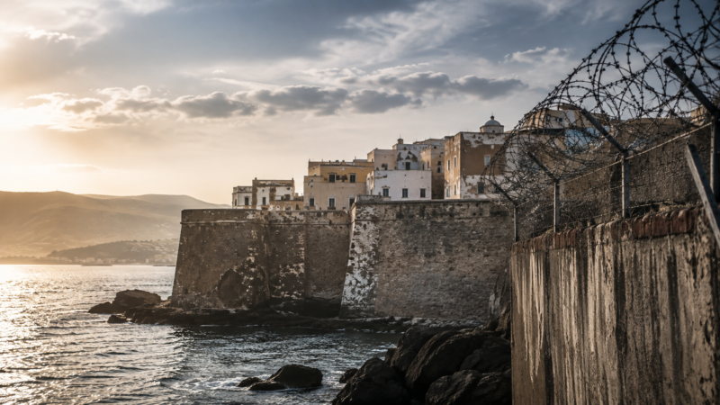 Crise em Ceuta: por que milhares nadam até a Espanha?